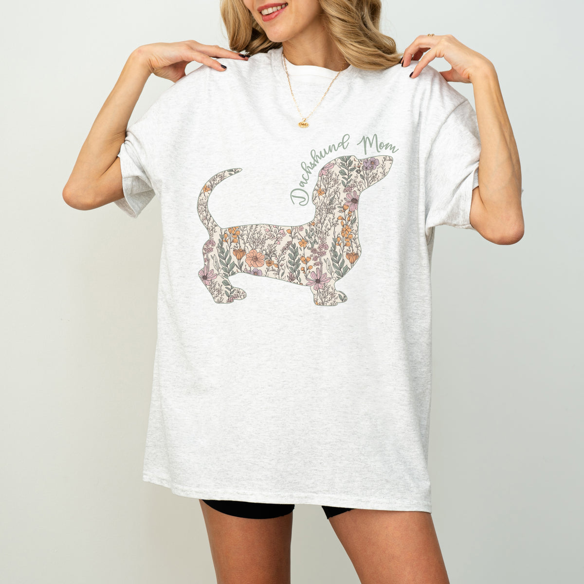 Personalized Dachshund Dog Mama T-Shirt – Custom Floral Dog Mom