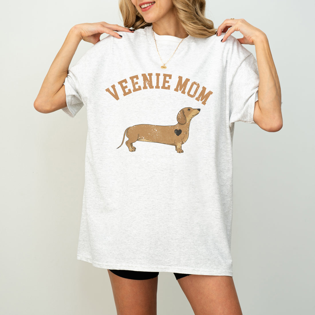 Veenie Mom Dachshund Mom Shirt – Cute Wiener Dog Tee for Dog Moms, Pet Lover Gift