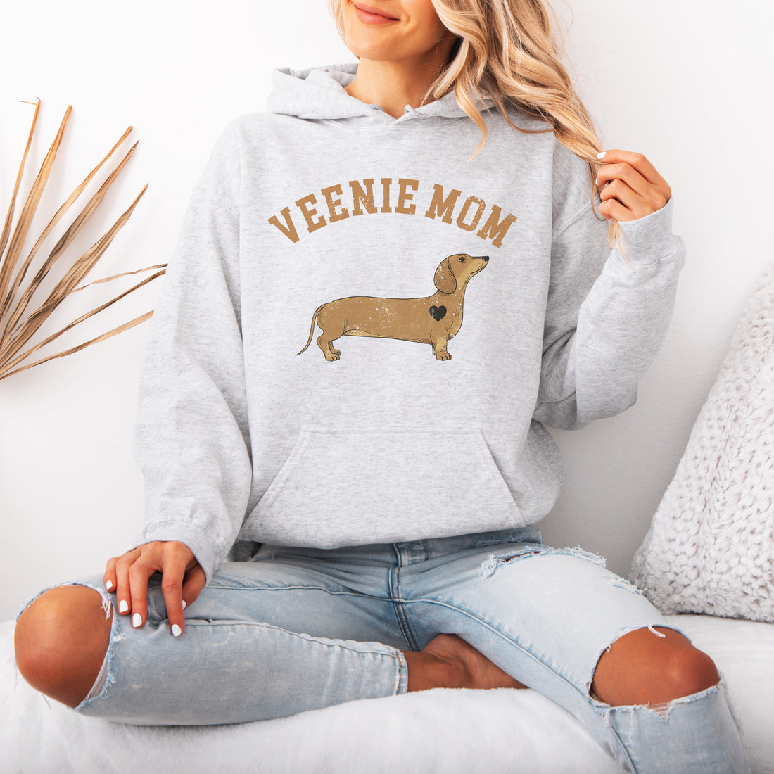 Veenie Mom Dachshund Mom Hoodie – Cute Wiener Dog Hooded Sweatshirt for Dog Moms, Pet Lover Gift