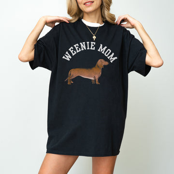 Weenie Mom Dachshund T-Shirt Cute Crewneck Shirt for Dog Lovers