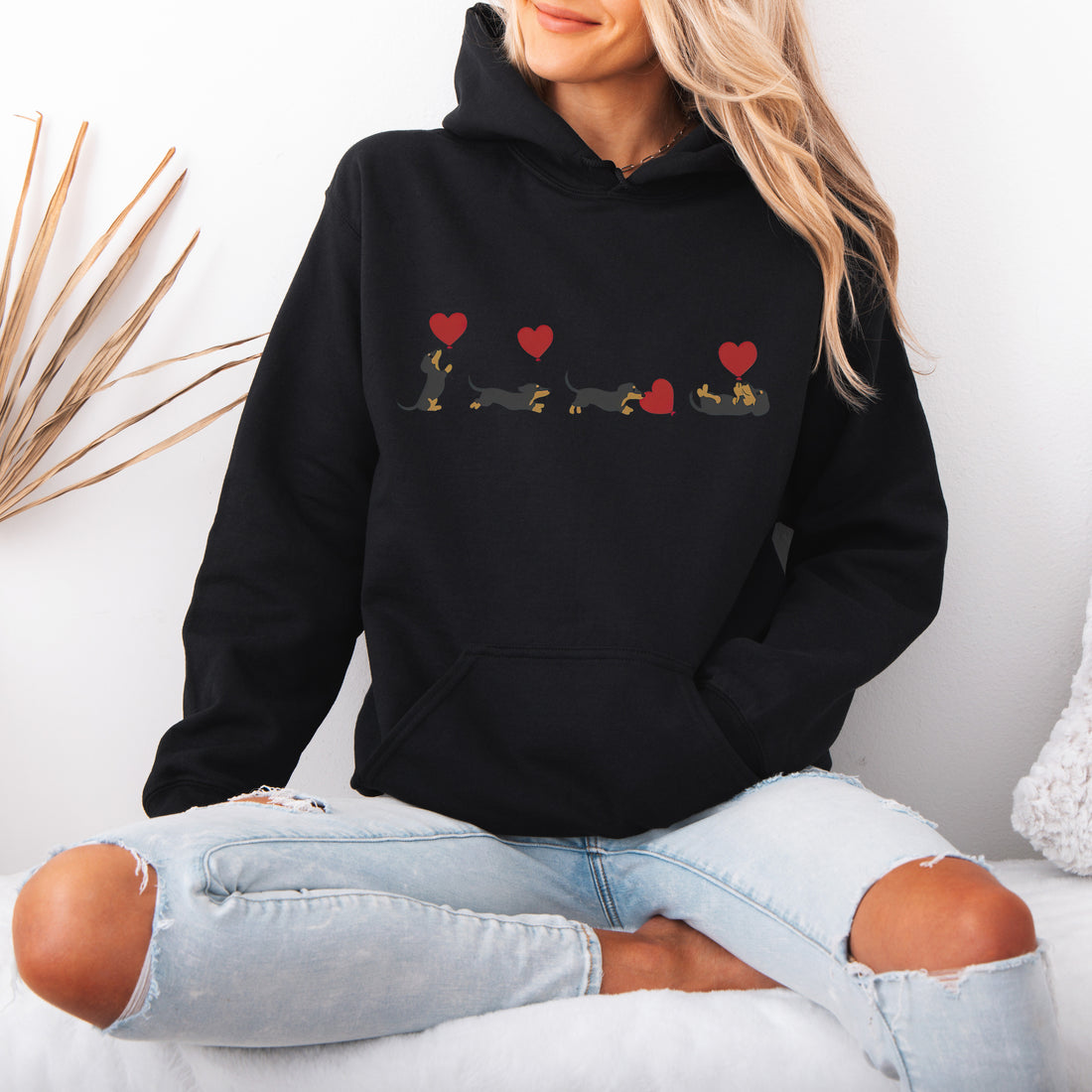 Dachshund With Heart Balloons Shirt – Valentine’s Day Sausage Dog Gift for Dog Mom