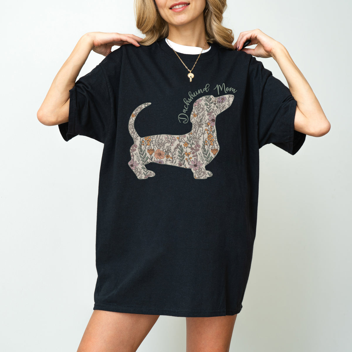 Personalized Dachshund Dog Mama T-Shirt – Custom Floral Dog Mom