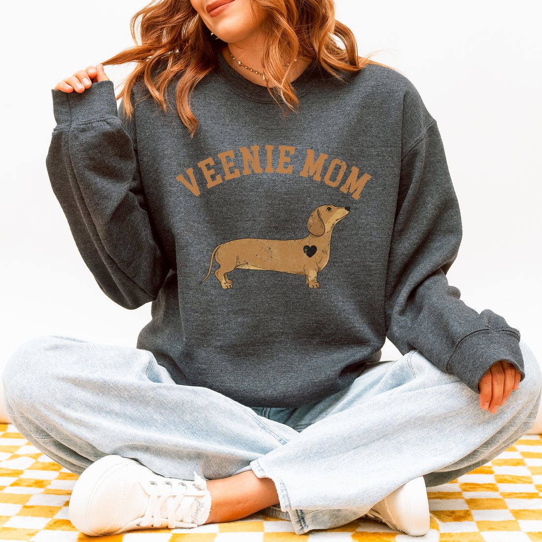 Veenie Mom Dachshund Mom Sweatshirt – Cute Wiener Dog Pullover for Dog Moms, Pet Lover Gift
