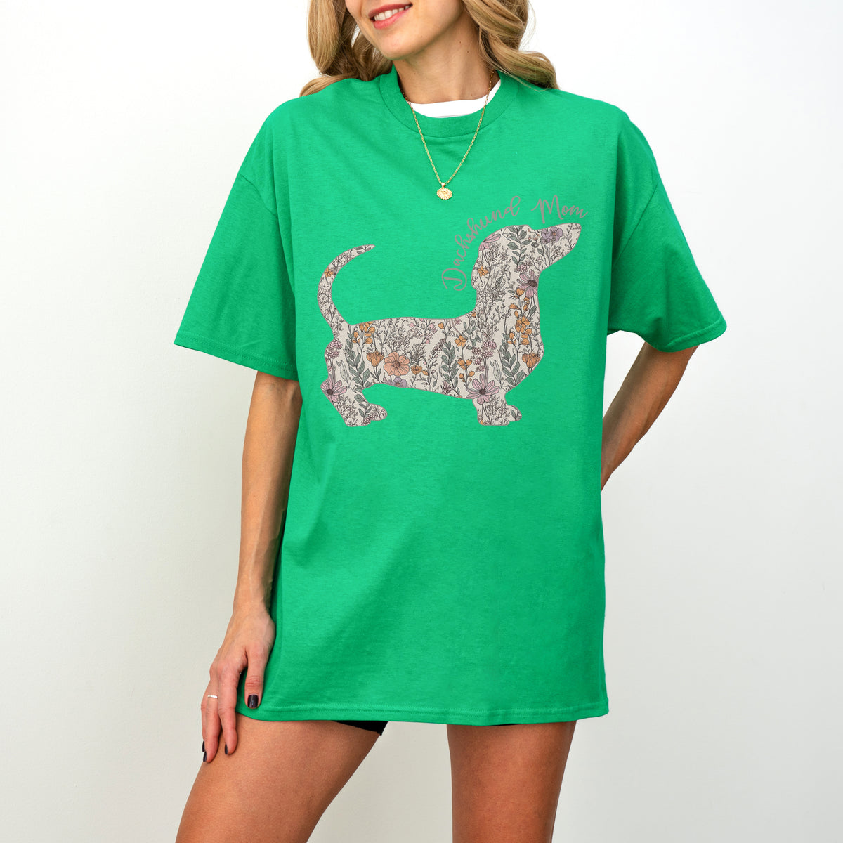 Personalized Dachshund Dog Mama T-Shirt – Custom Floral Dog Mom