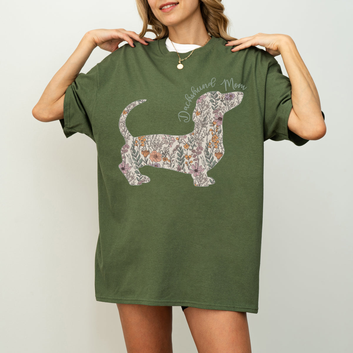 Personalized Dachshund Dog Mama T-Shirt – Custom Floral Dog Mom