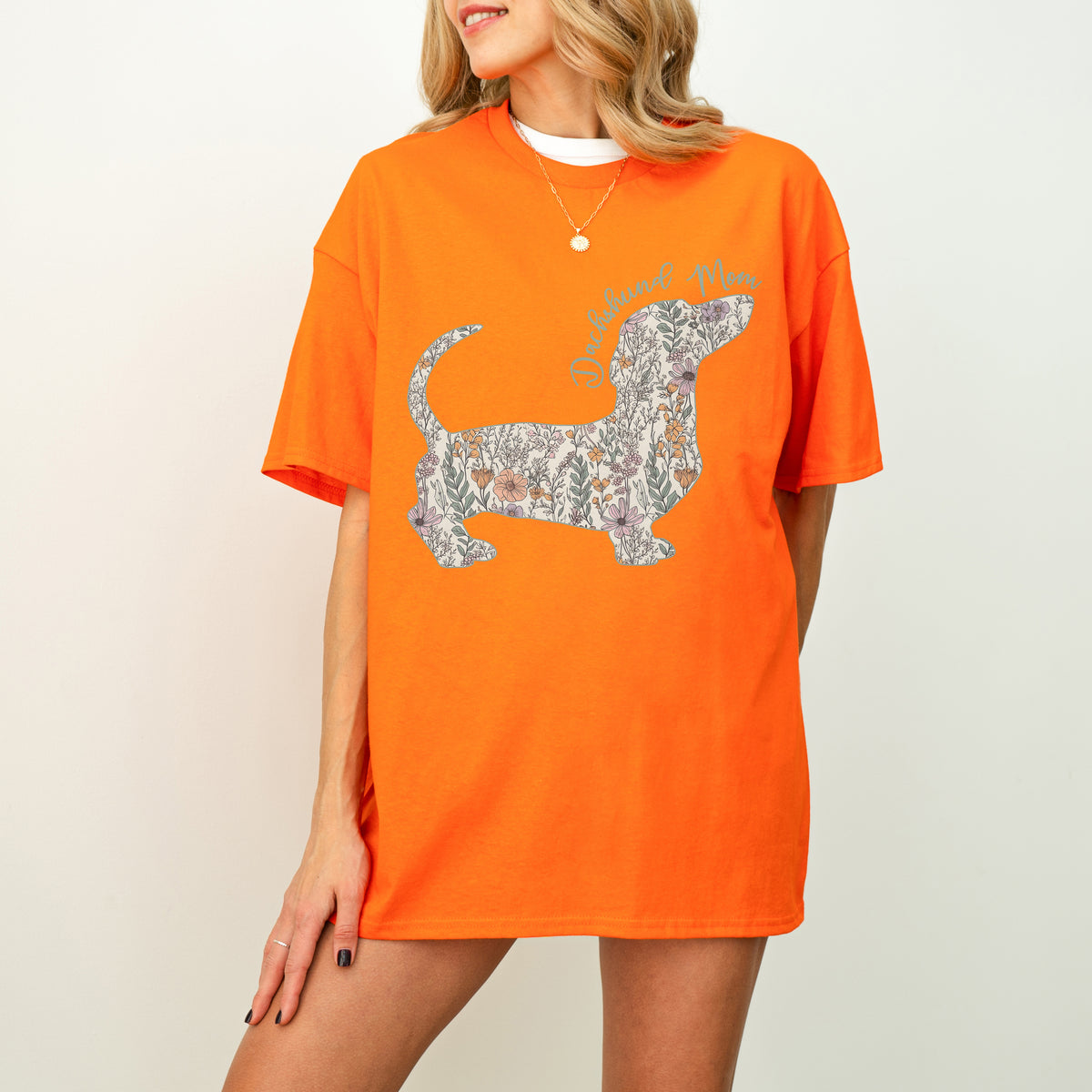 Personalized Dachshund Dog Mama T-Shirt – Custom Floral Dog Mom