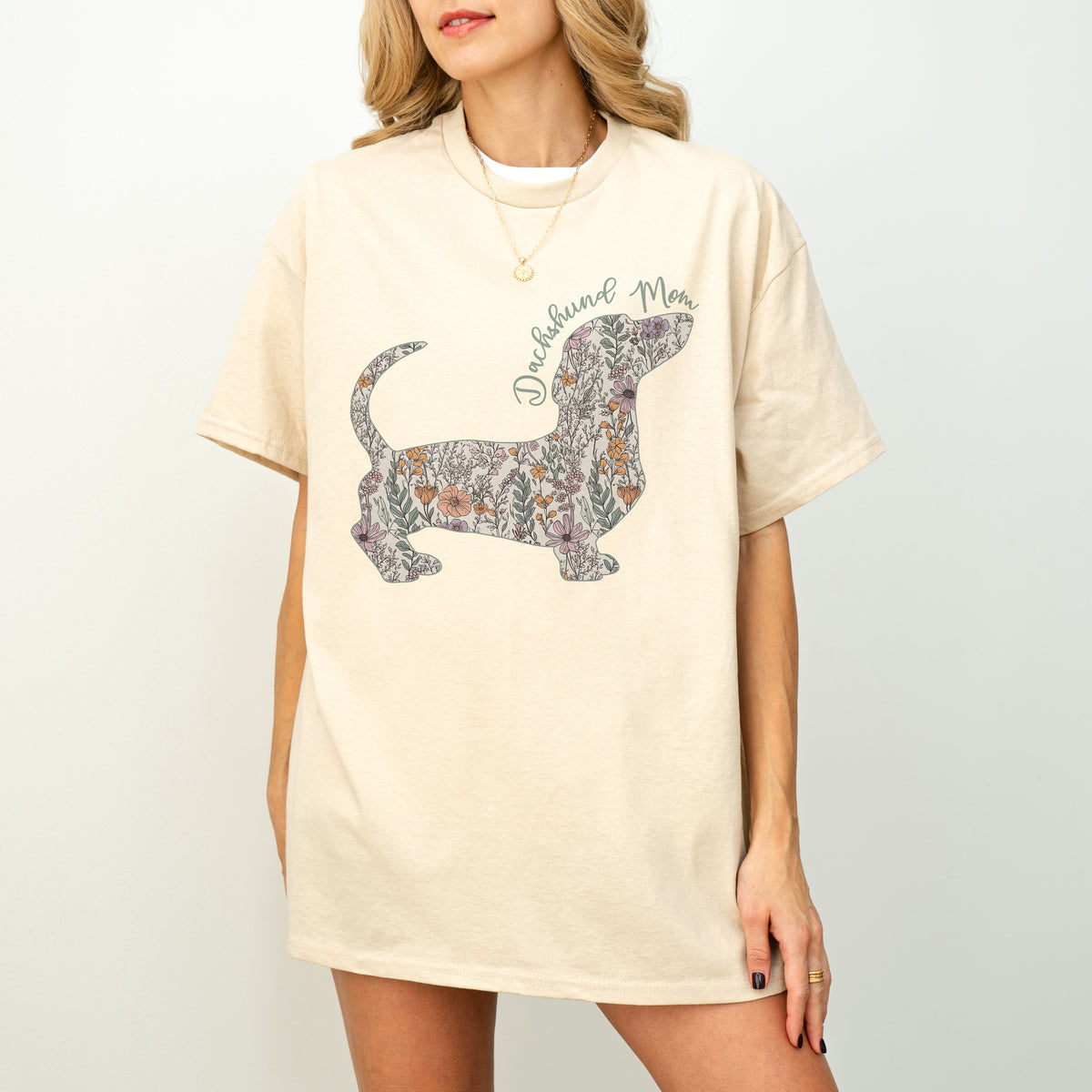 Personalized Dachshund Dog Mama T-Shirt – Custom Floral Dog Mom