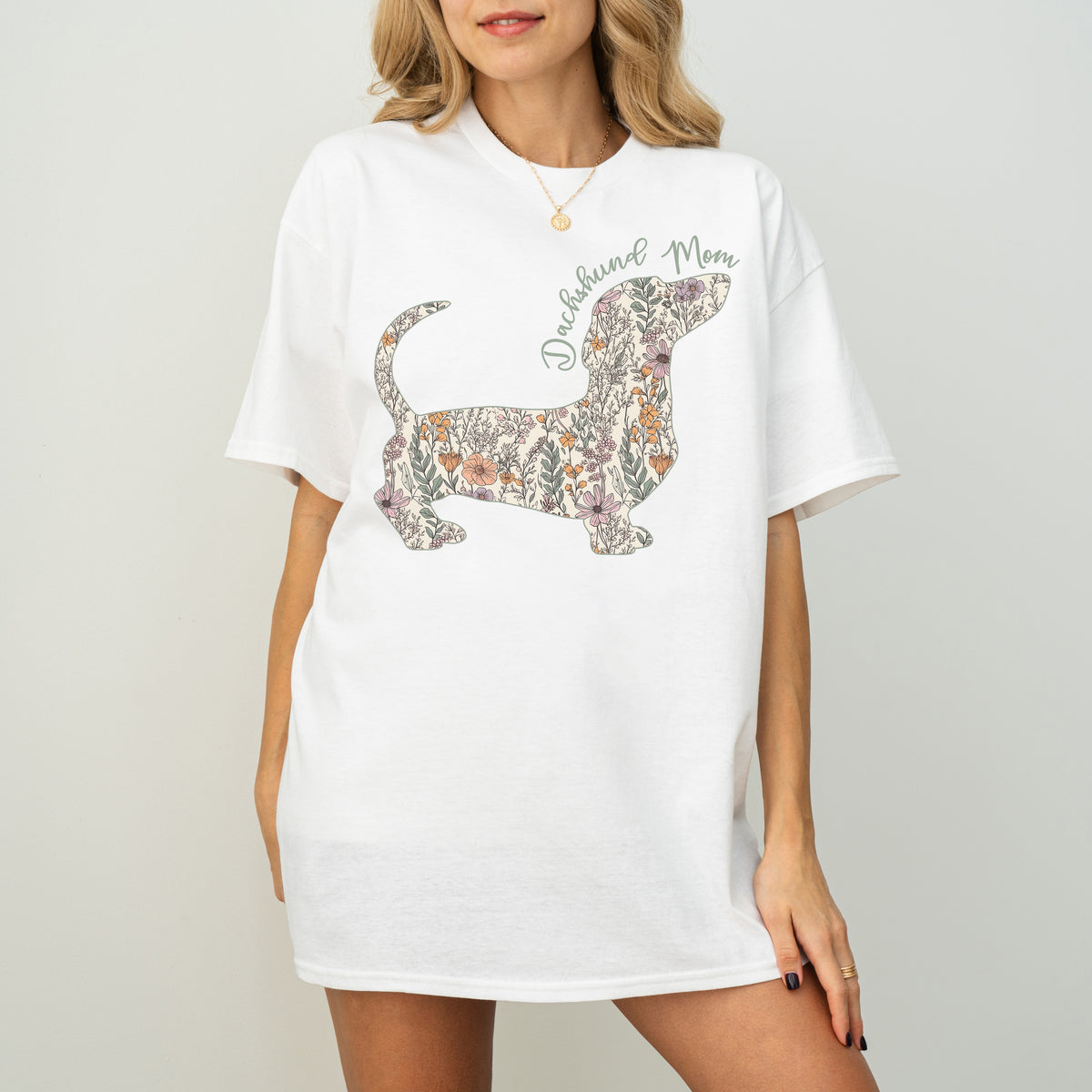 Personalized Dachshund Dog Mama T-Shirt – Custom Floral Dog Mom