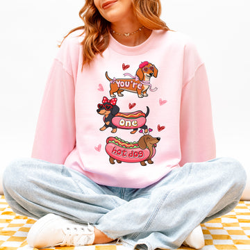 Cute Hot Dog Dachshund Valentine Sweatshirt – Funny Wiener Dog Heart Pullover for Pet Lovers
